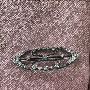 Vintage Art Deco Rhinestone Brooch - Elegant Silver-Tone Filigree Pin